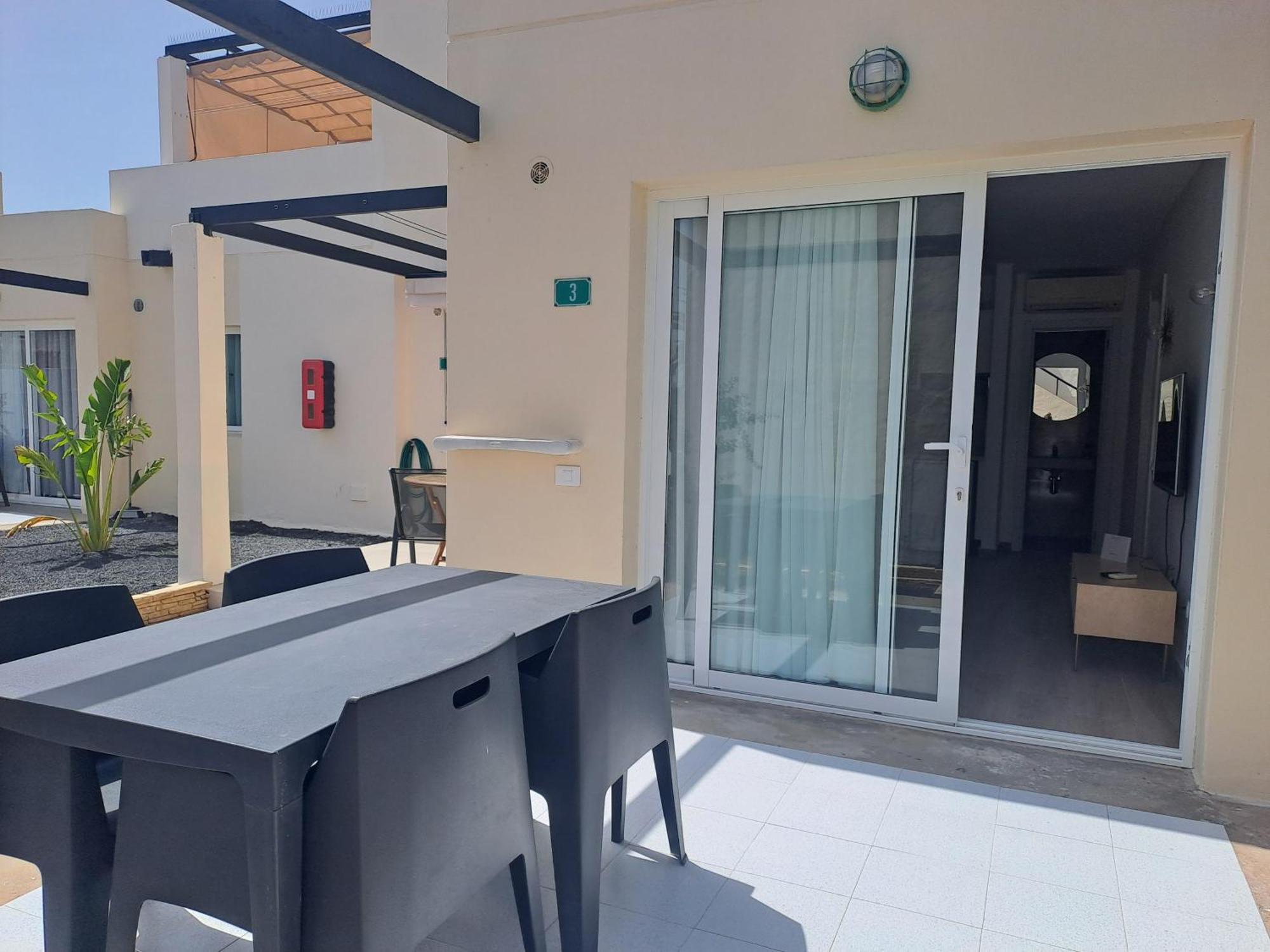 Homeforguest Apartamento Con Terraza Y Piscina En Corralejo Ngoại thất bức ảnh