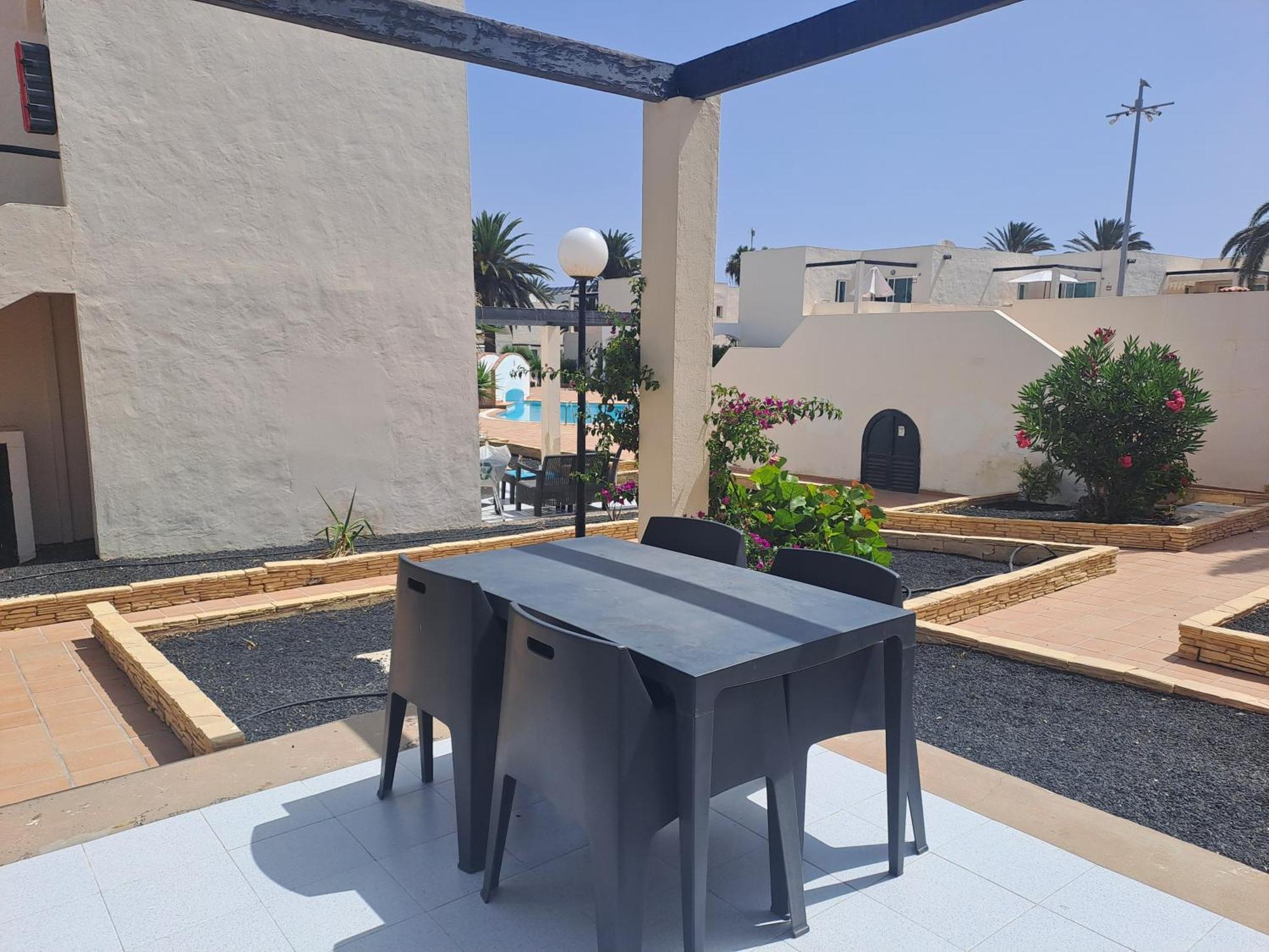 Homeforguest Apartamento Con Terraza Y Piscina En Corralejo Ngoại thất bức ảnh