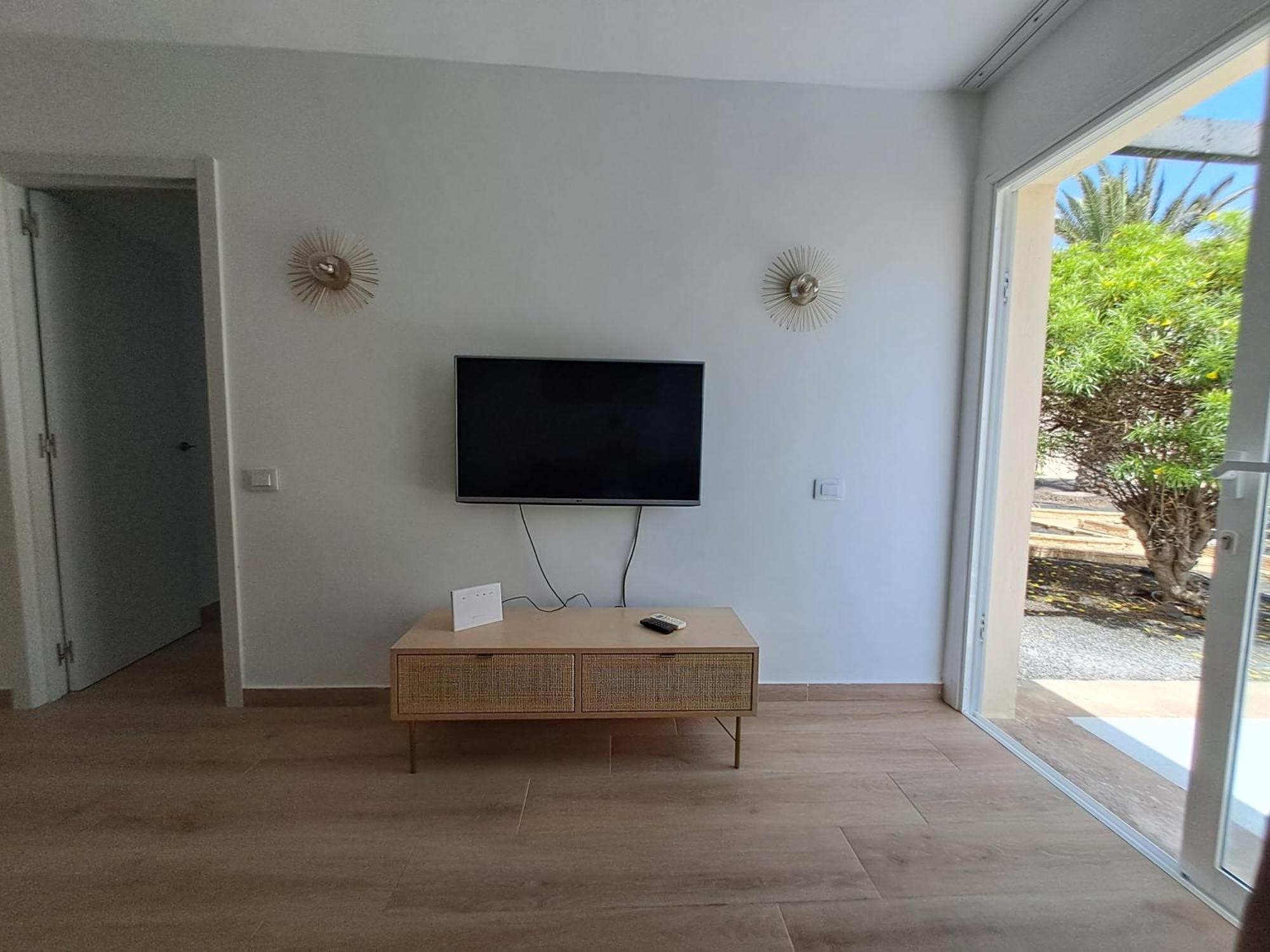 Homeforguest Apartamento Con Terraza Y Piscina En Corralejo Ngoại thất bức ảnh